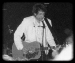 bob_dylan_singing_live